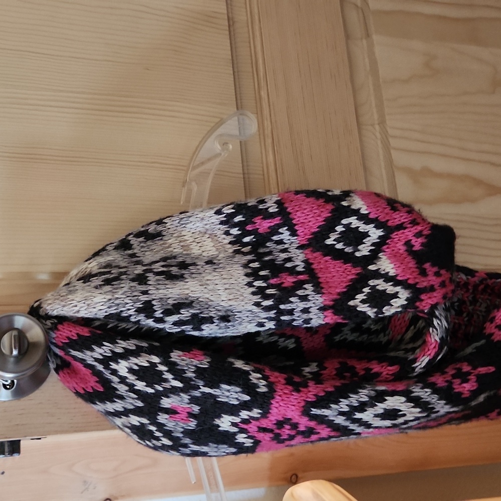 American Eagle Outfitters Pink and Black Knit Scarf - Picture 2 of 4